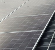 Satsar på solceller